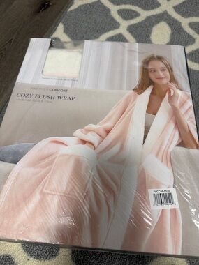 Cozy Plush Wrap - Light Pink with White Trim